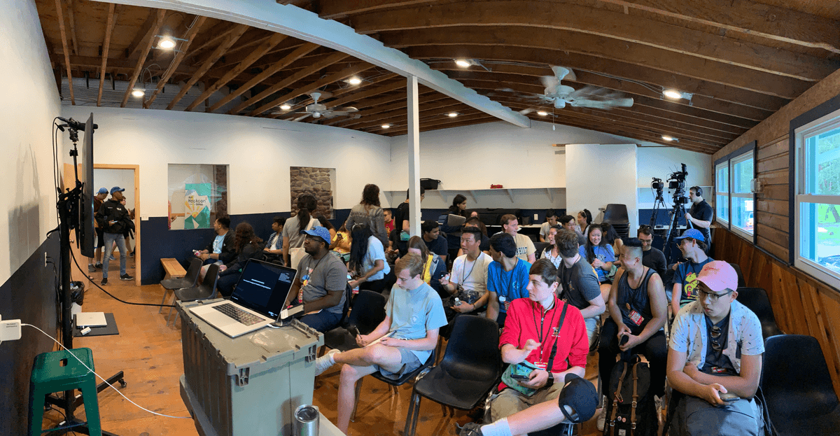 By the time the talk started, it was standing room only with people sitting on the flood! 😲 The audience of my talk